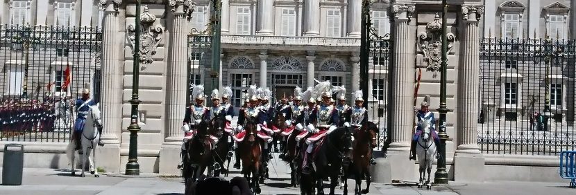 Cambio de guardia y relevo solemne en el Palacio Real