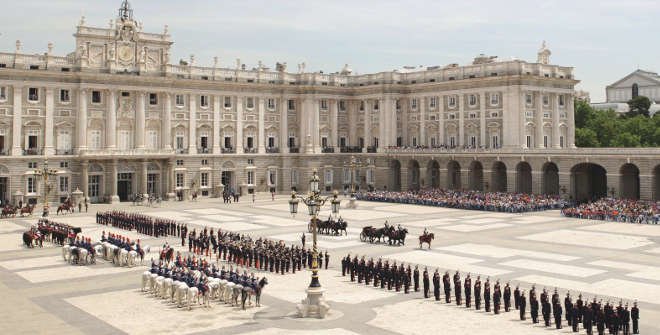 Relevo solemne Palacio Real