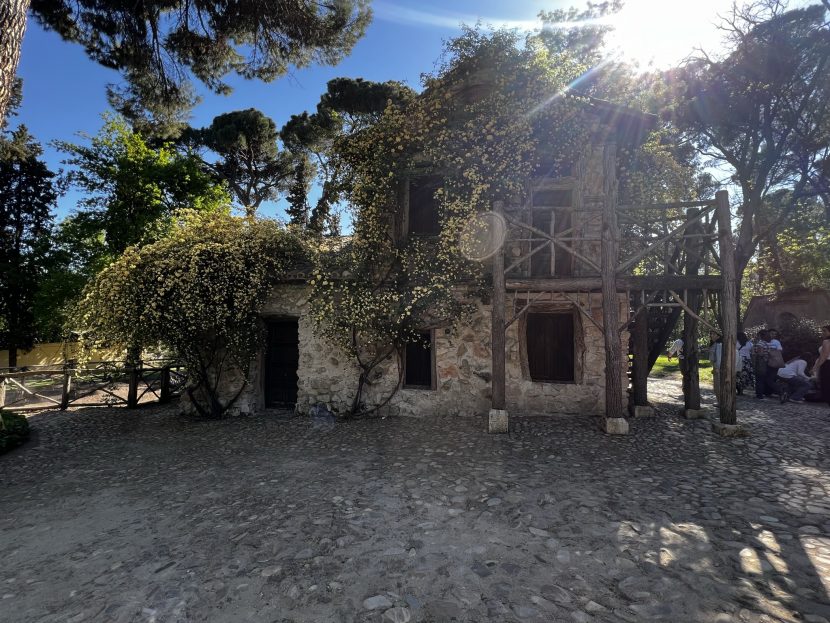 La Casa de la Vieja- Parque El Capricho