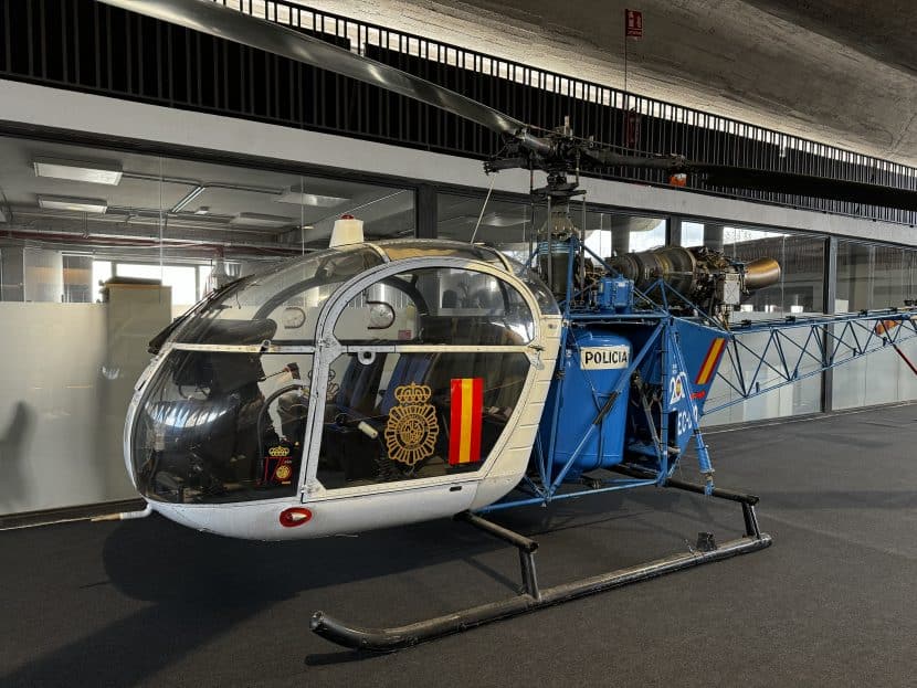 200 años de la historia de la Policía Española-Primer helicóptero utilizado por la Policía en 1975-Foto original madrid4u