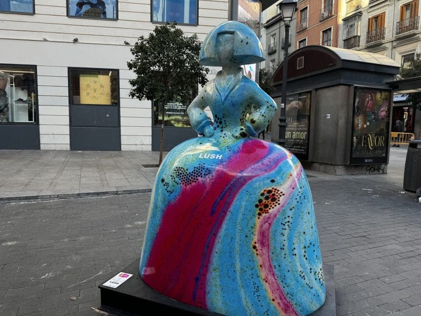 planes gratis en Madrid en noviembre-Meninas en Madrid-Foto original madrid4u