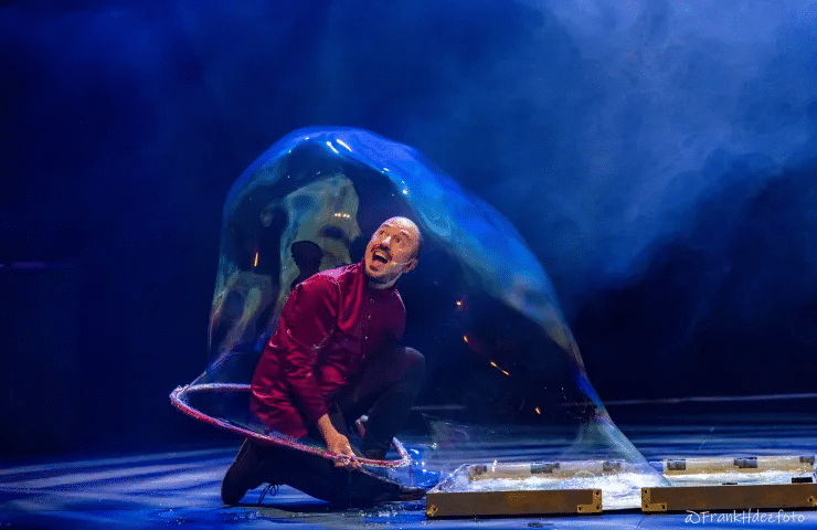 planes gratis en Madrid Febrero-Espectáculo con pompas de jabón en Madrid: Magic Bubble